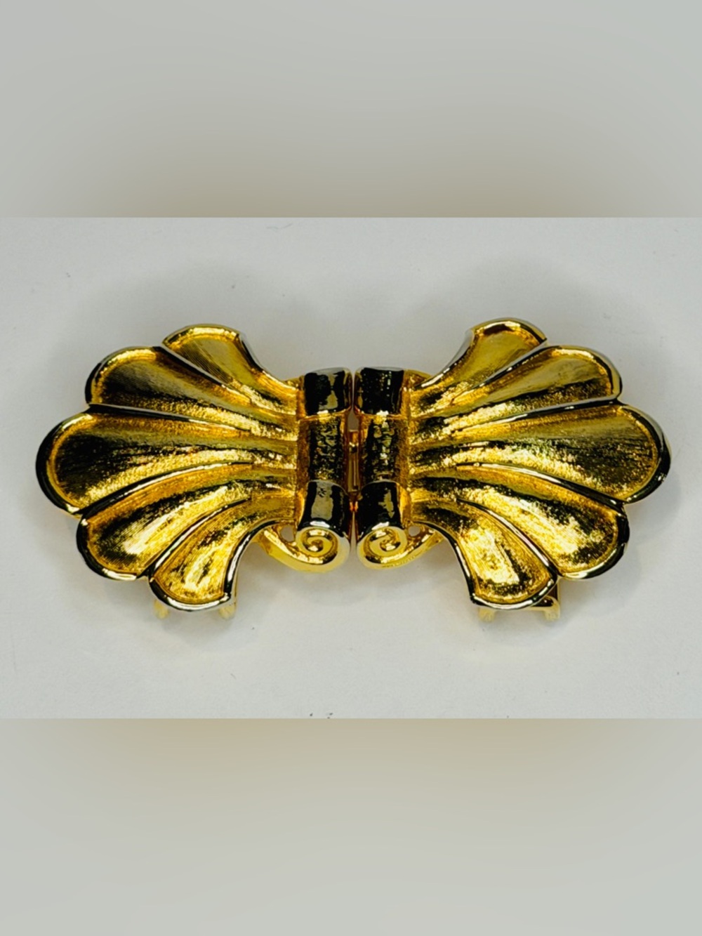 Vintage Mimi Di N 1979 Gold Tone Belt Buckle – Sculptural Bow Design